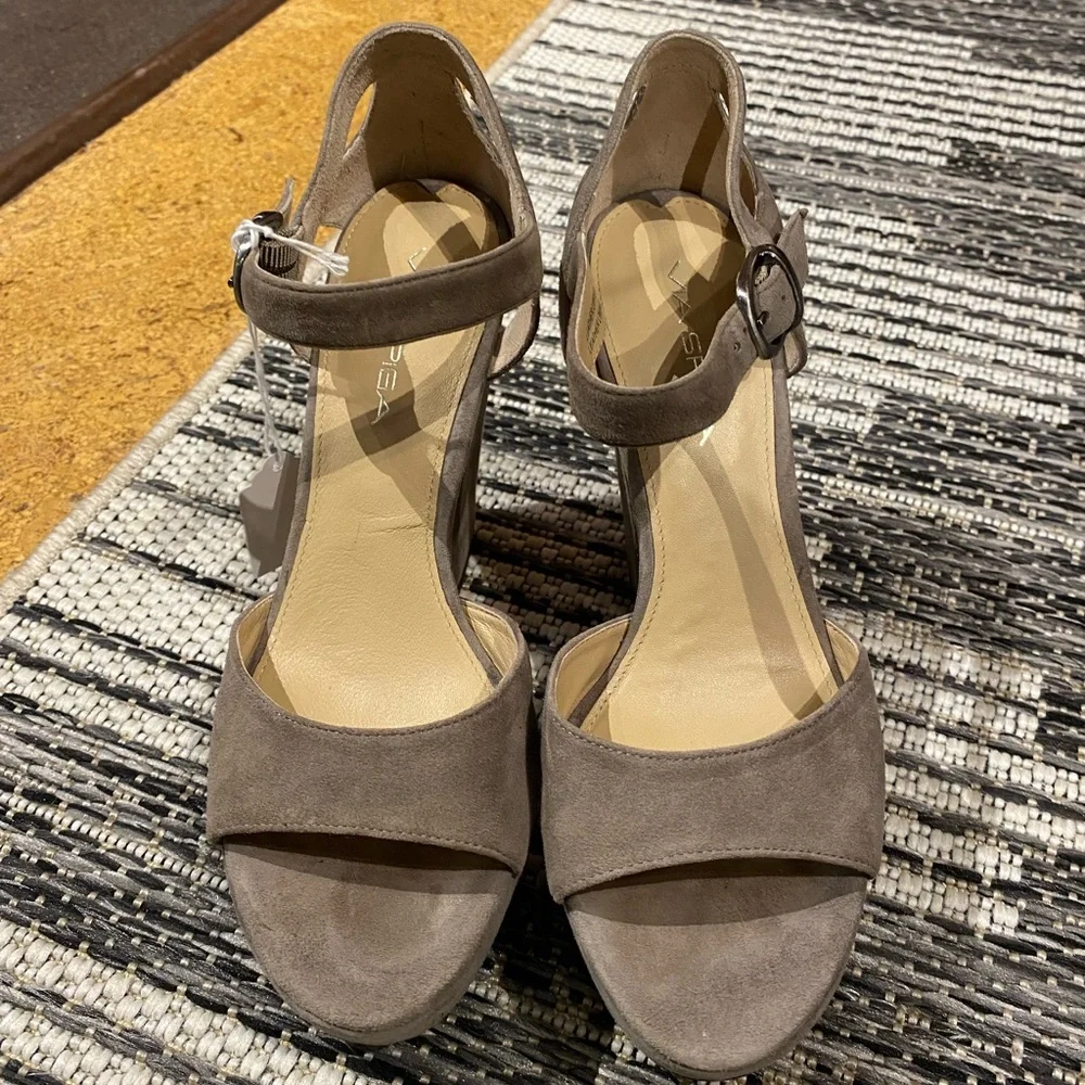 NWB Via Spiga Vanita Light Grey Suede Platform Sandals 7